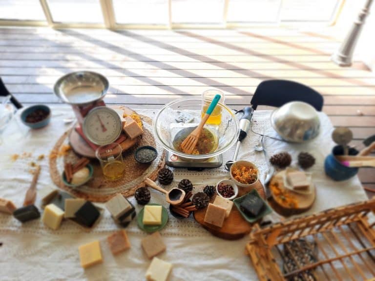 Read more about the article המדריך (השלם) להכנת סבון טבעי בבית