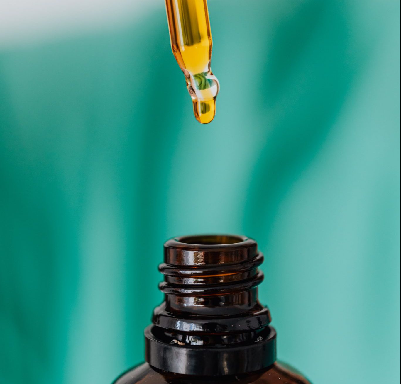 Read more about the article מדריך לטיפוח עור הפנים בעזרת שמנים טבעיים