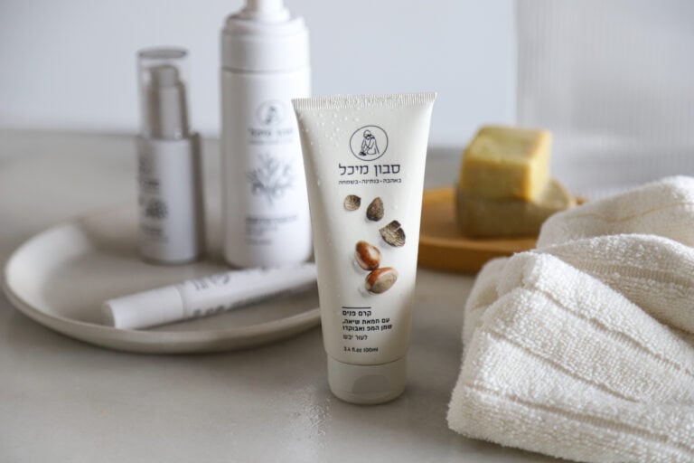 קרם פנים טבעי לעור יבש