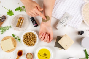 רגישות למוצרים טבעיים: איך זה קורה ולמה זה לא אומר שצריך לוותר עליהם
