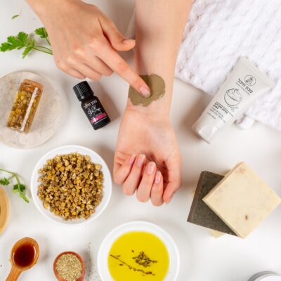 רגישות למוצרים טבעיים: איך זה קורה ולמה זה לא אומר שצריך לוותר עליהם